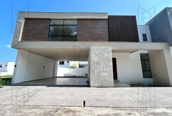 Casa en  Calle Covadonga De Abajo 815-816, Los Cavazos, Santiago, Nuevo León, 67315, Mex