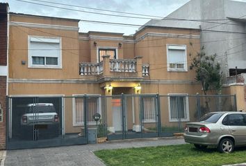 Casa en  Calle Presidente Arturo Umberto Illia 928, Caseros, Tres De Febrero, B1682, Provincia De Buenos Aires, Arg