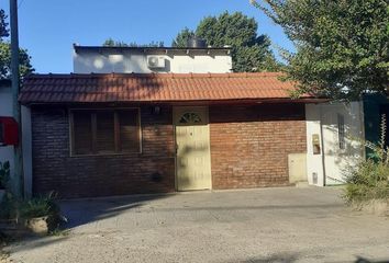 Casa en  Los Hornos, Partido De La Plata