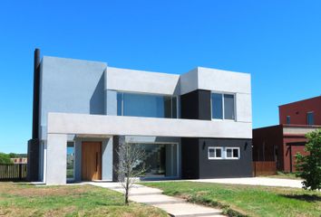 Casa en  El Cantón Puerto, Partido De Escobar