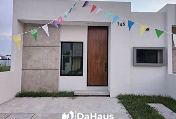 Casa en  Calle Nayarit, Santa Sofía, Ciudad De Villa De Álvarez, Villa De Álvarez, Colima, 28986, Mex