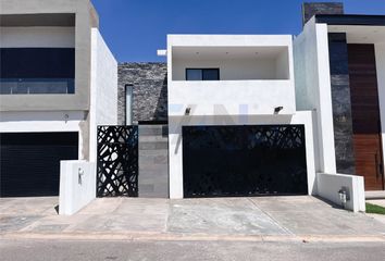 Casa en  Calle Valle De Bravo 2018, Valle Escondido, Chihuahua, 31054, Mex