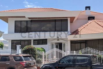 Casa en  El Condado, Quito