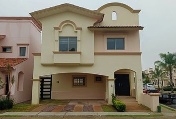 Casa en  Villa California, Tlajomulco De Zúñiga