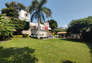 Casa en  Calle Tulipanes, Lomas De Cuernavaca, Tres De Mayo, Emiliano Zapata, Morelos, 62584, Mex