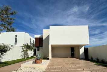 Casa en condominio en  Calle 28, Komchén, Mérida, Yucatán, 97302, Mex