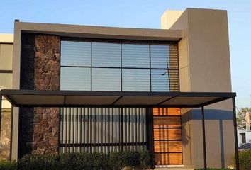 Casa en condominio en  Calle Namibia, Colinas De Santa Fé, Colima, 28017, Mex