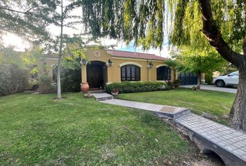 Casa en  Luján De Cuyo, Mendoza