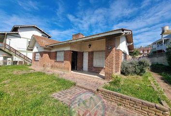 Casa en  Paseo Ciento Treinta Y Cinco 741, Villa Gesell, Provincia De Buenos Aires, Arg