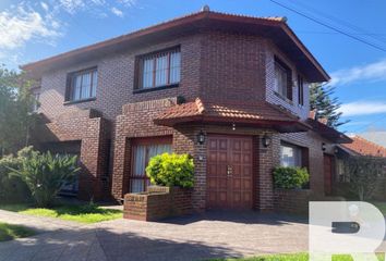 Casa en  Calle Valencia 4503, Mar Del Plata, General Pueyrredón, B7600, Provincia De Buenos Aires, Arg