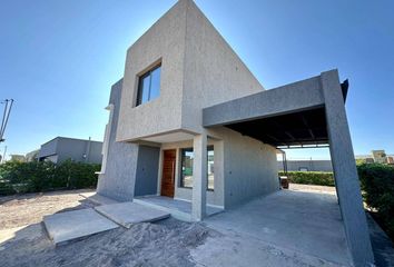 Casa en  Calle Araoz, Luján De Cuyo, Cuyo, Mendoza, Arg