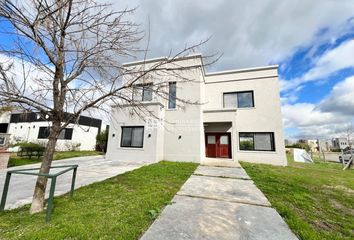 Casa en  El Cazador, Escobar, Provincia De Buenos Aires, Arg