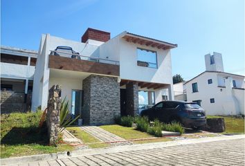 Casa en  Santa María Ahuacatlan, Valle De Bravo