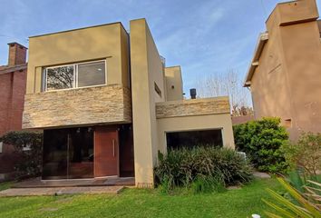 Casa en  Barrio Parque Sakura, Exaltación De La Cruz