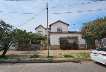 Casa en  Remedios De Escalada, Partido De Lanús