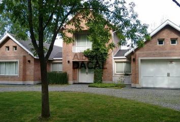 Casa en  Grand Bell, Partido De La Plata