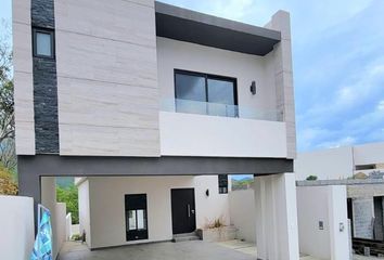 Casa en  Calle El Álamo, Santiago, Nuevo León, 67327, Mex