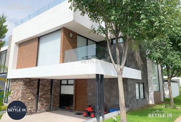 Casa en  Boulevard Europa, Lomas De Angelópolis Ii, Pueblo De San Bernardino Tlaxcalancingo, San Andrés Cholula, Puebla, 72830, Mex