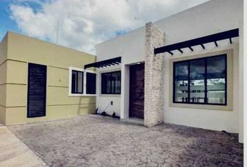 Casa en  Avenida Flamboyán, Conkal, Yucatán, 97347, Mex