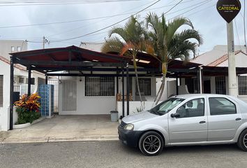 Casa en  Carlos Espinoza Larrea, Salinas