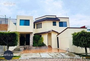 Casa en  Calle De La Azucena, Jardines De Zavaleta, Heróica Puebla De Zaragoza, Puebla, 72150, Mex