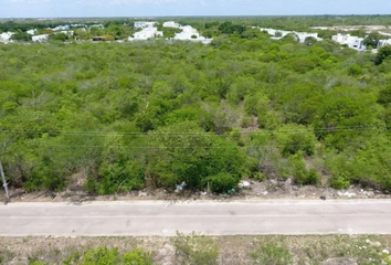 Lote de Terreno en  Calle 23, Cholul, Mérida, Yucatán, 97305, Mex