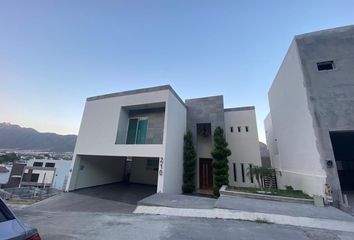 Casa en  Calle Carolco, Los Cristales, Monterrey, Nuevo León, 64996, Mex