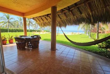 Casa en  Carretera Playa Blanca - Aeropuerto, Playa Blanca, Zihuatanejo De Azueta, Guerrero, 40888, Mex