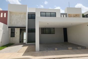 Casa en  Avenida Flamboyán, Conkal, Yucatán, 97347, Mex