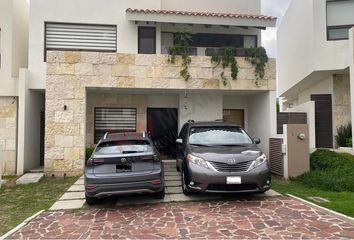 Casa en  Altozano El Nuevo Querétaro, Municipio De Querétaro