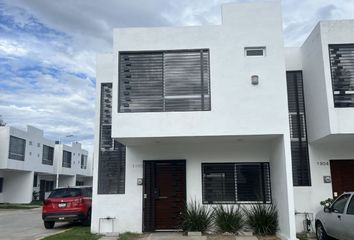 Casa en condominio en  Paseo Tajo, La Calerilla, San Pedro Tlaquepaque, Jalisco, 45601, Mex