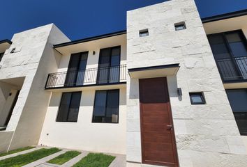 Casa en  Altos Del Cimatario, Municipio De Querétaro