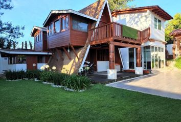 Casa en  Calle Valentín Gómez Farías, El Calvario, Valle De Bravo, México, 51200, Mex