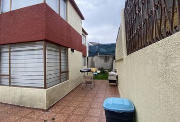 Casa en  Calle Cerro De La Estrella, Los Pirules, Tlalnepantla, Tlalnepantla De Baz, México, 54040, Mex