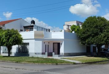 Casa en  Llavallol, Partido De Lomas De Zamora