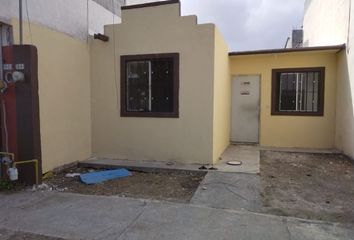 Casa en  Calle Ciprés, Los Encinos, Apodaca, Nuevo León, 66612, Mex