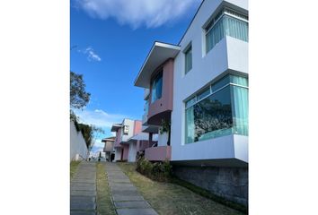 Casa en  Cumbayá, Quito