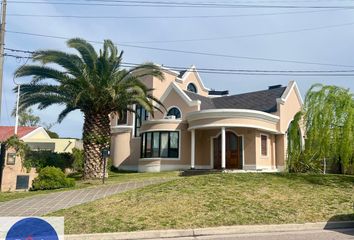 Casa en  Calle Huemul 285, Bahía Blanca, B8002, Provincia De Buenos Aires, Arg