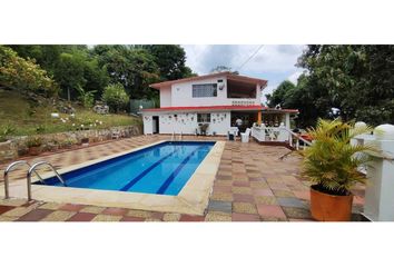 Villa-Quinta en  Anatolí, La Mesa