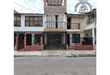 Casa en  Ciudad Los Álamos, Cali