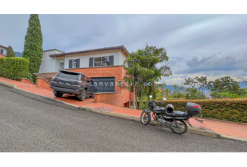 Casa en  Altos Del Poblado, Medellín