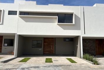 Casa en condominio en  Circuito Fontana, Zapopan, Jalisco, 45019, Mex