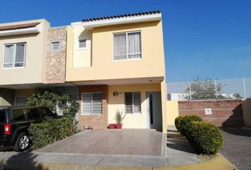 Casa en condominio en  Avenida Primavera, Parques Del Bosque, San Pedro Tlaquepaque, Jalisco, 45609, Mex