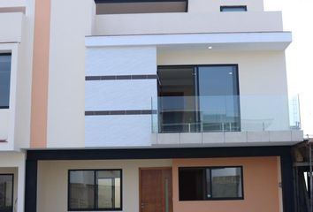 Casa en condominio en  Paseo De La Luna, Santillana, Zapopan, Jalisco, 45019, Mex