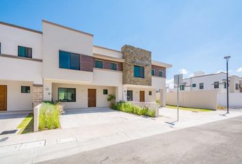 Casa en condominio en  Anillo Vial Fray Junípero Serra, Misión De Santiago, Querétaro, 76146, Mex