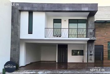 Casa en  Avenida Del Quetzal, Villas De San Juan, Santiago Momoxpan, San Pedro Cholula, Puebla, 72757, Mex