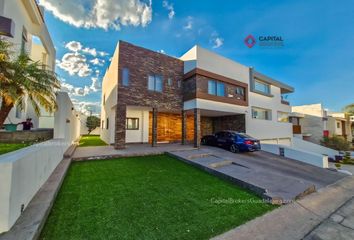 Casa en condominio en  Calle Sendero De Los Nogales 5090, Puerta De Hierro, Zapopan, Jalisco, 45116, Mex