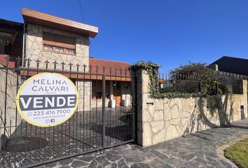 Casa en  Caisamar, Mar Del Plata