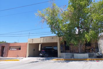 Casa en  Calle Carlos Páez Falcón, Burócratas, Monclova, Coahuila De Zaragoza, 25790, Mex