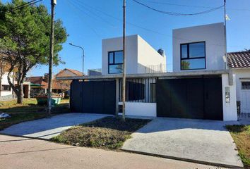 Casa en  Caisamar, Mar Del Plata